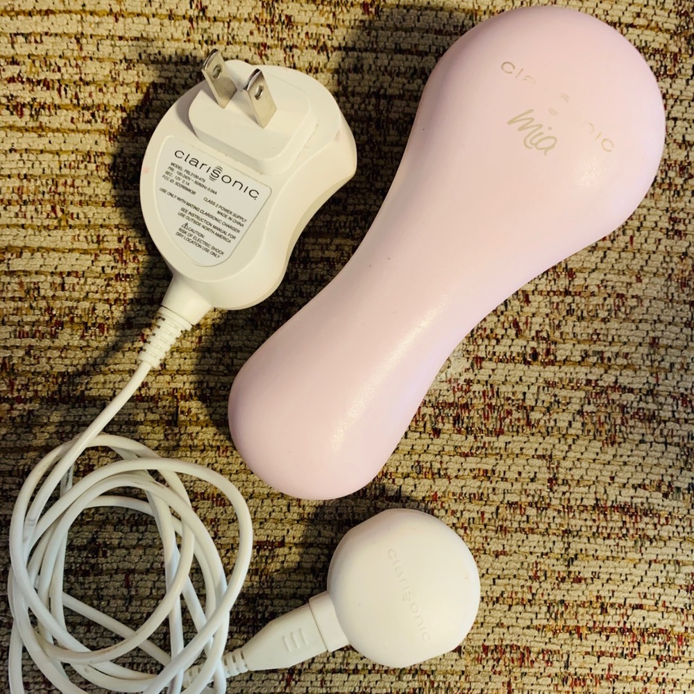 Clarisonic Mia (Facial cleansing brush)
